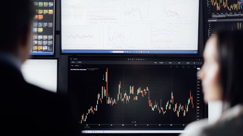 Analysts monitoring the energy market from computer screens.