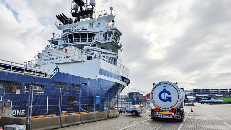 Truck-to-ship bunkering operation