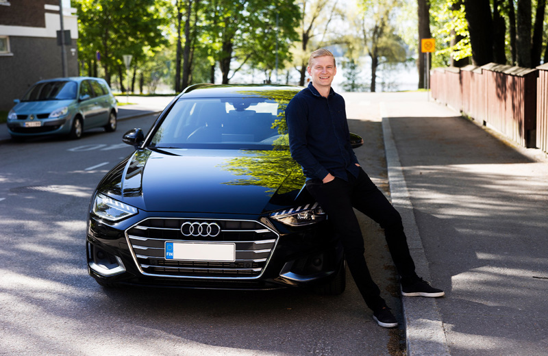 Kaasuautoilija Henri ja työsuhdeauto Audi A4 g-tron. 